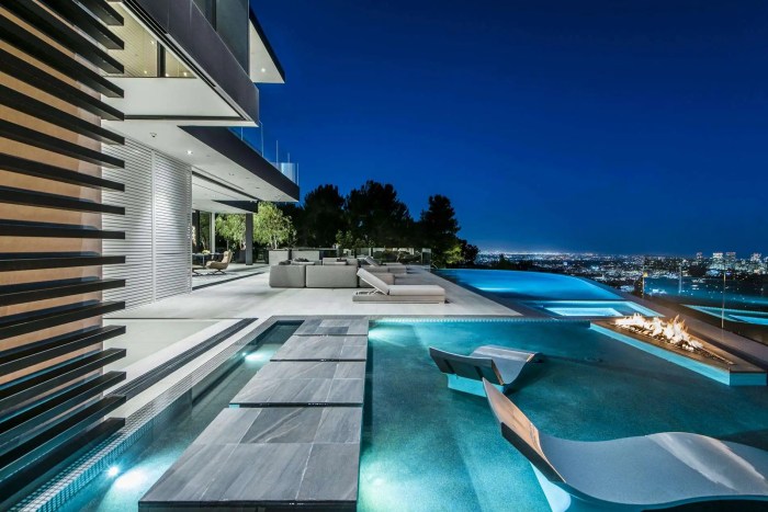 Exploring High-End Luxury Properties and Markets Exploring High-End Luxury Properties and Markets