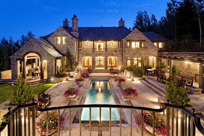 Luxury Homes and Amenities